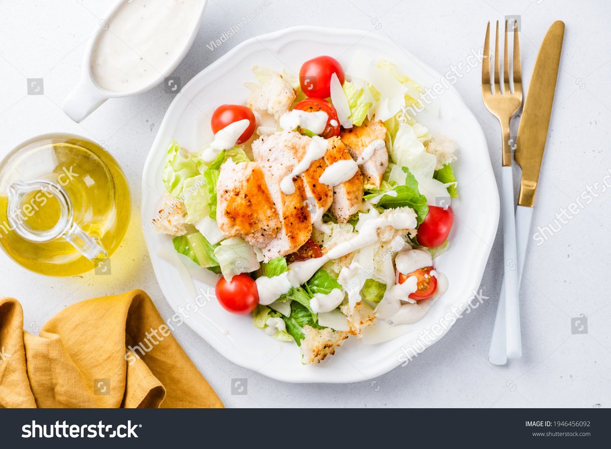 Poop28954762's tweet photo. Today’s easy fat-loss win: Grilled chicken salad with mixed greens, cherry tomatoes, and a drizzle of olive oil. Low-cal, high-protein, so satisfying! https://t.co/koXT7dngZF