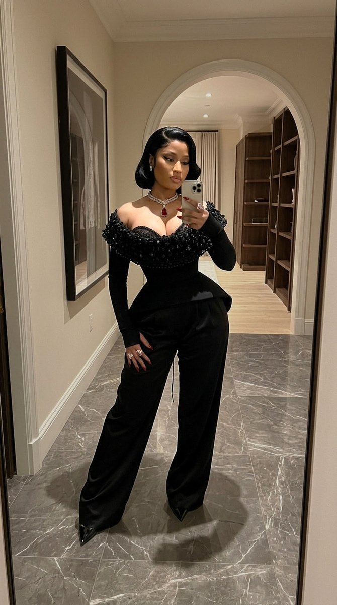 tumbledryyy's tweet photo. SCHIAPARELLI | Nicki Minaj wearing Schiaparelli (Look 15) from the Spring/Summer 2025 haute couture collection✨ #StyledbyMe https://t.co/6f2BnCkVoM