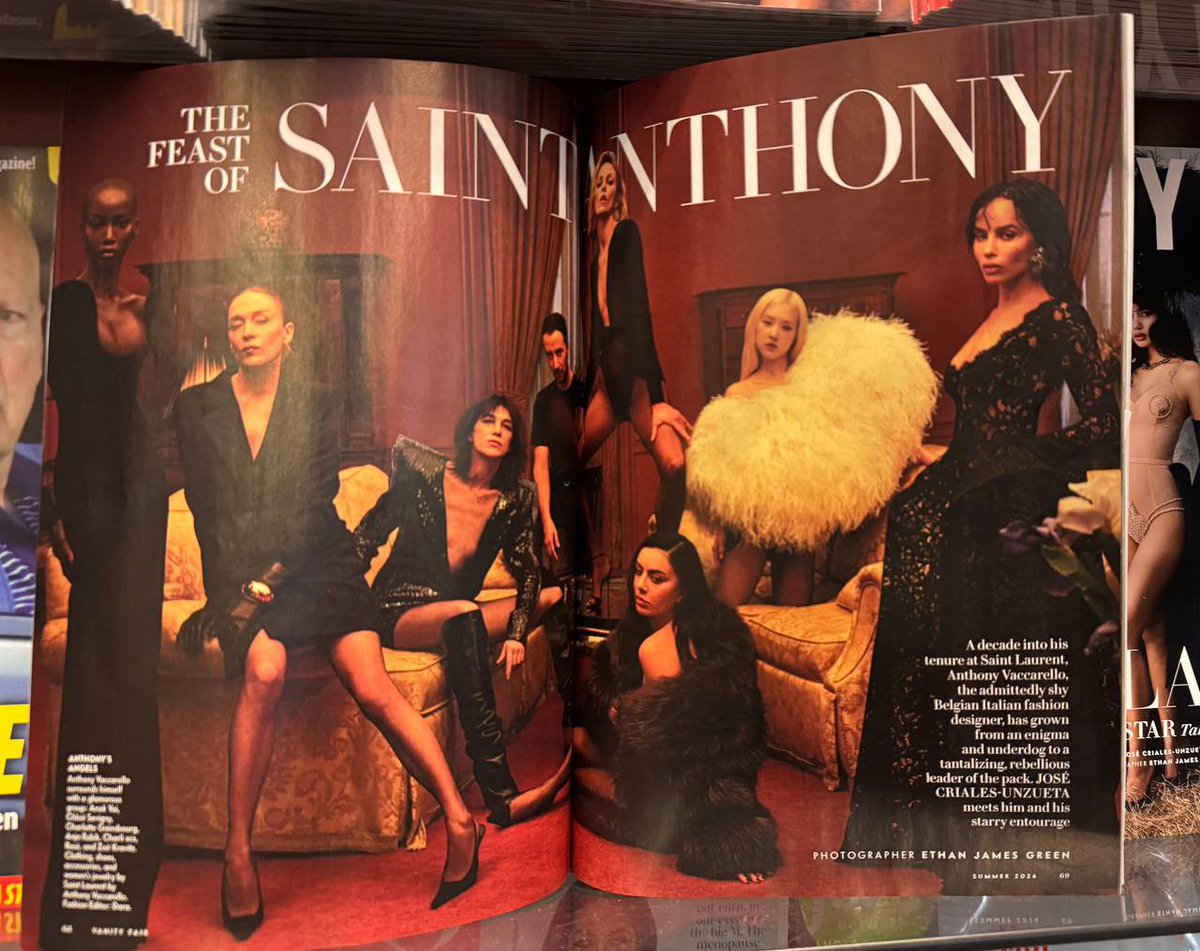 RoseFocused's tweet photo. Spotted at LAX! Vanity Fair's feature on Saint Laurent's Anthony Vaccarello with our number one girl ROSÉ! https://t.co/tHbwLhjQOq