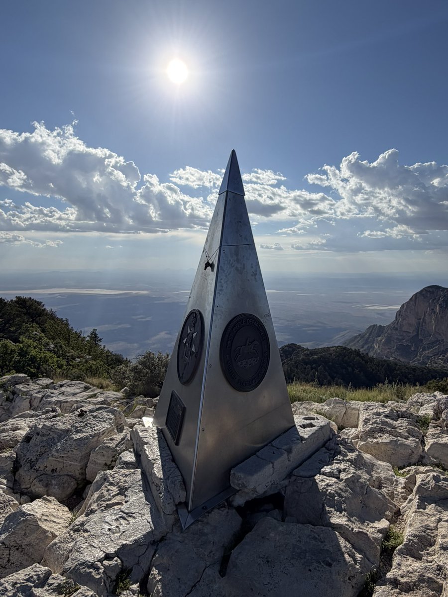 TheBenPeck's tweet photo. ya boy 🤝 @AggieVolleyball 

Reached the summit 😤⛰️ received one #GigEm from fellow hiker on the way up 😅 

#WhyNotME?? | #WhyNotUS?? https://t.co/Snmgxm6GjW