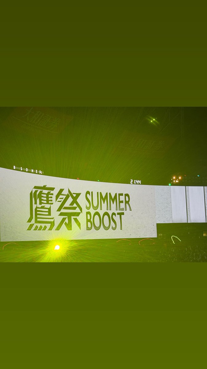 sumiremu's tweet photo. たかほー！！！
家入レオさんの生ライブ良かったぁ！！

けど、隣のカップルの女性がずっと長い髪の毛いじりまくるし、LIVEの撮影するなと言われてるのに撮ってるし不快に感じたなぁ🤔 https://t.co/vQmaQJMFeJ