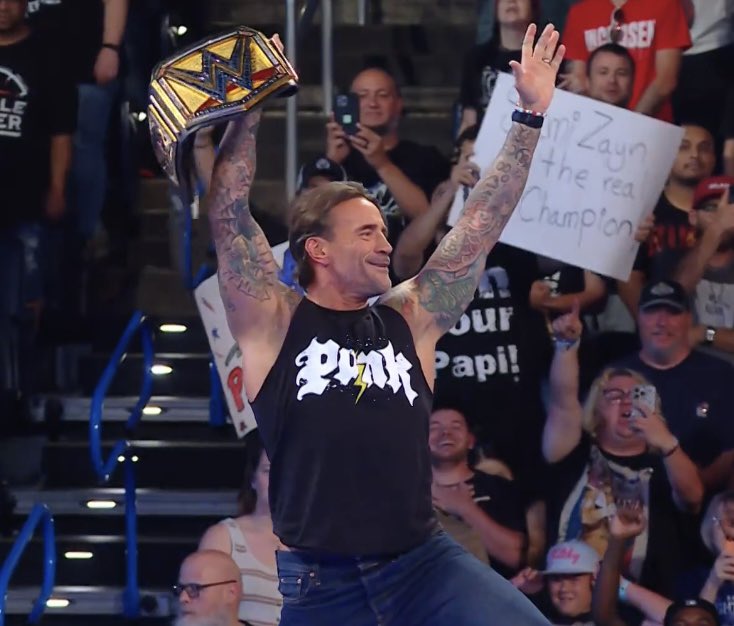 FadeAwayMedia's tweet photo. YOUR NEW WWE CHAMPIONSHIP IS GOING TO SAVE SMACKDOWN 

#Smackdown https://t.co/iy1EMR0tUQ