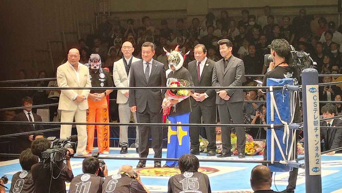 ikegamids's tweet photo. 7-11こりゃぁ暑くなるね☀ #大田区
夏休み前にこんな暑いとプールを解禁したいところ…ボーヤには水遊び場で楽しんでもらうことにします🩵
見守り隊の皆様体調気をつけましょう☺️

営業のT氏の出かけ写真📸
タイガーマスク引退記念試合に行ったそうです🐯
番長に原さん?!(ｿｺｼﾞｬﾅｲ)
良き休日!!! https://t.co/A046mpkqHv