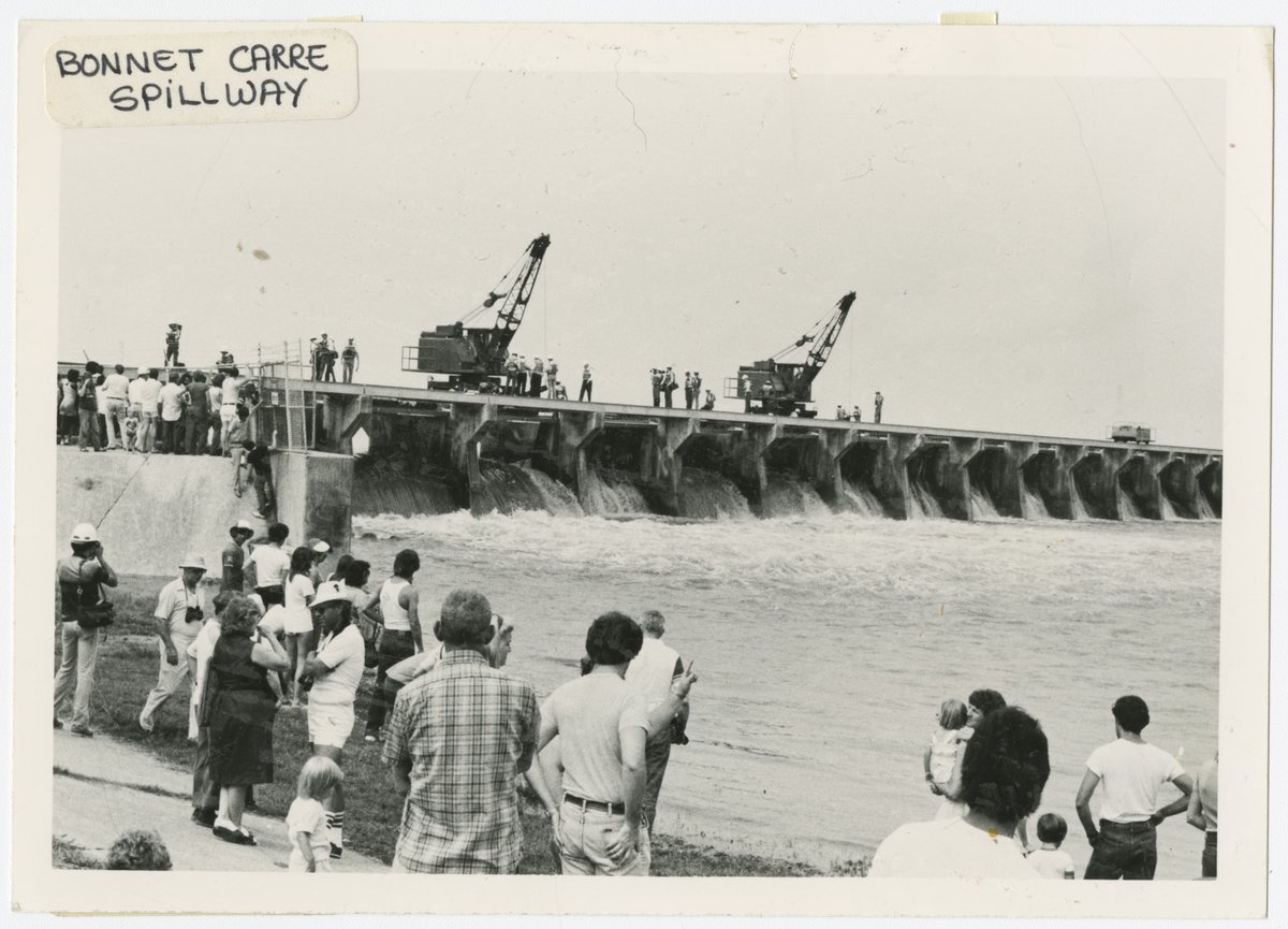 TulaneArch's tweet photo. FRIDAY FROM THE ARCHIVES | BONNET CARRÉ SPILLWAY

Authorized in 1928 and built 1929-1931 in response to the Great Mississippi Flood of 1927, this massive diversion system protects New Orleans. Its 350 concrete bays control water flow into Lake Pontchartrain, first opened in 1937. https://t.co/MqZcBUbdzh