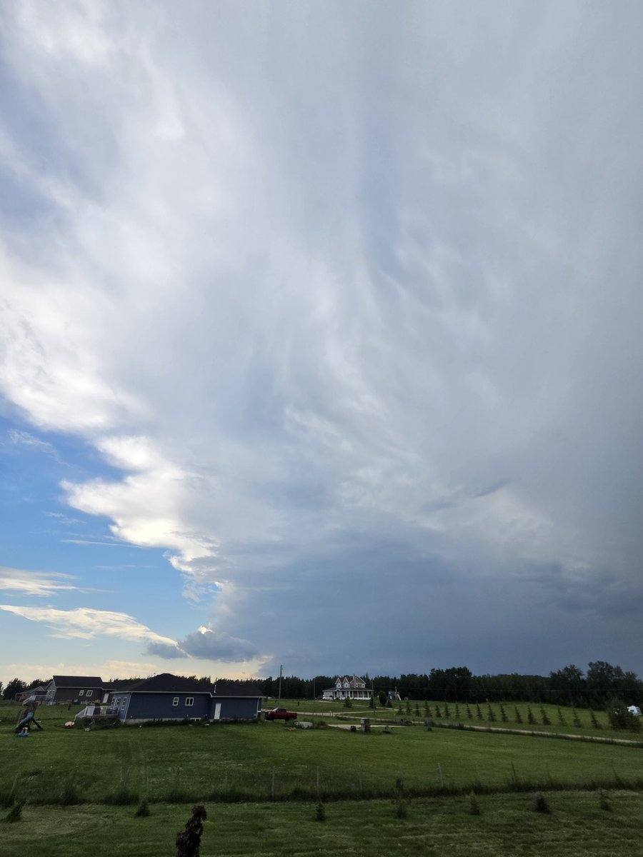 Bekah079's tweet photo. First peek at Tornado Warned Storm. Photo taken east of Onoway facing Southwest. Radar showing decent rotation as of 6:05pm. Keep your eyes to the skies. Also where is the Alberta Emergency Alert like yesterday? Yesterdays storm was further away? #abstorm #albertaweather https://t.co/jjTaIjagoh