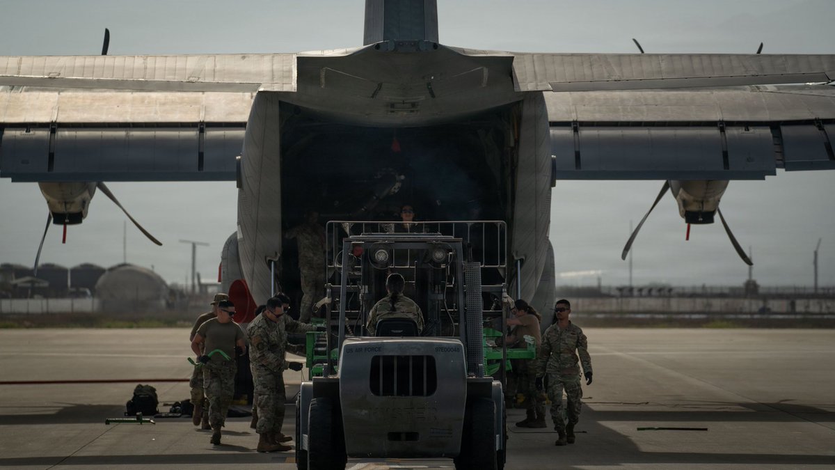 TheCalGuard's tweet photo. HAPPENING NOW: Both Cal Guard MAFFS-equipped C-130 aircraft (tail #4 & #6) have received launch orders for the Summit Fire in L.A. County. As always, please stay vigilant, fire safe, and heed any warnings from local authorities. @NIFC_Fire @forestservice @USNorthernCmd @CAL_FIRE @Cal_OES @CAgovernor @146AirliftWing