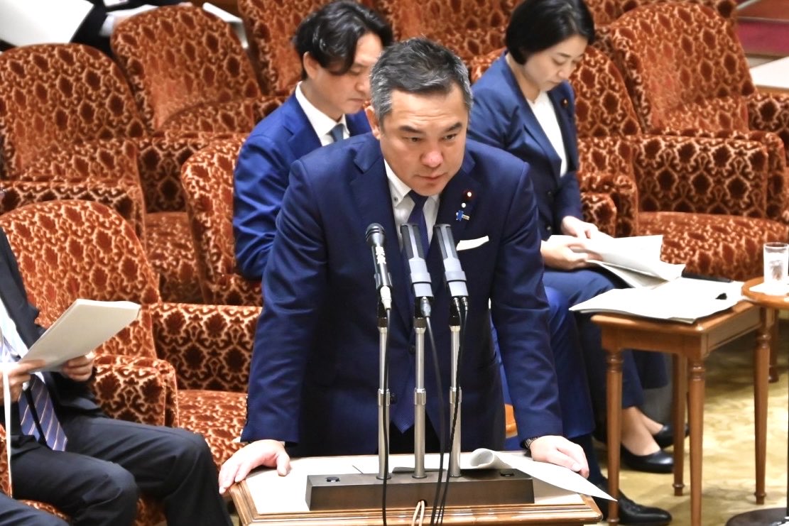 eikeisuzuki's tweet photo. 皇室典範改正案が衆議院本会議で可決。改正案は、今上陛下、秋篠宮皇嗣殿下、悠仁親王殿下へと続く皇位継承の流れをゆるがせにせず、皇族数確保のため、皇族との養子縁組による旧宮家の男系男子の皇籍復帰、女性皇族の婚姻後の皇族身分保持、を規定するものです。速やかに参院で審議され、今国会で確実に成立させたいと強く願っています。

併せて、この日、与野党9会派の各党協議会の事務局として取り組んできた、公職選挙法等の改正案が、参議院政治改革特別委員会で審議され、答弁にも立ち、採決にて可決いただきました。週明けの参議院本会議での無事成立を望みます。

選挙期間中のSNS偽情報対策法案 参政治改革特別委で可決 | NHKニュース | 選挙、IT・ネット https://t.co/ZAxaBT8rRU

この他、事務局長をつとめてきた、災害時の首都機能のバックアップや副首都に関する法案の各種調整にあたりました。週明けには国会最終週を迎えます。最後まで緊張感を持って、一つでも多く結果を残せるよう頑張ってまいります。