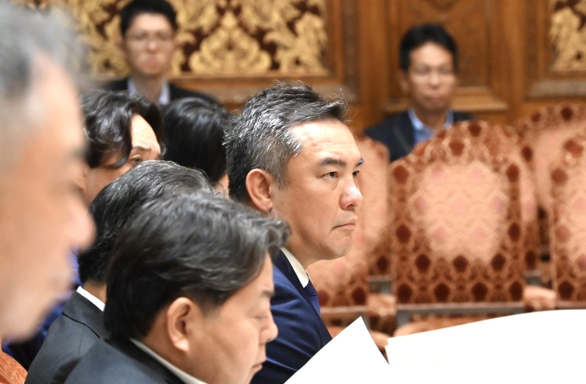 eikeisuzuki's tweet photo. 皇室典範改正案が衆議院本会議で可決。改正案は、今上陛下、秋篠宮皇嗣殿下、悠仁親王殿下へと続く皇位継承の流れをゆるがせにせず、皇族数確保のため、皇族との養子縁組による旧宮家の男系男子の皇籍復帰、女性皇族の婚姻後の皇族身分保持、を規定するものです。速やかに参院で審議され、今国会で確実に成立させたいと強く願っています。

併せて、この日、与野党9会派の各党協議会の事務局として取り組んできた、公職選挙法等の改正案が、参議院政治改革特別委員会で審議され、答弁にも立ち、採決にて可決いただきました。週明けの参議院本会議での無事成立を望みます。

選挙期間中のSNS偽情報対策法案 参政治改革特別委で可決 | NHKニュース | 選挙、IT・ネット https://t.co/ZAxaBT8rRU

この他、事務局長をつとめてきた、災害時の首都機能のバックアップや副首都に関する法案の各種調整にあたりました。週明けには国会最終週を迎えます。最後まで緊張感を持って、一つでも多く結果を残せるよう頑張ってまいります。