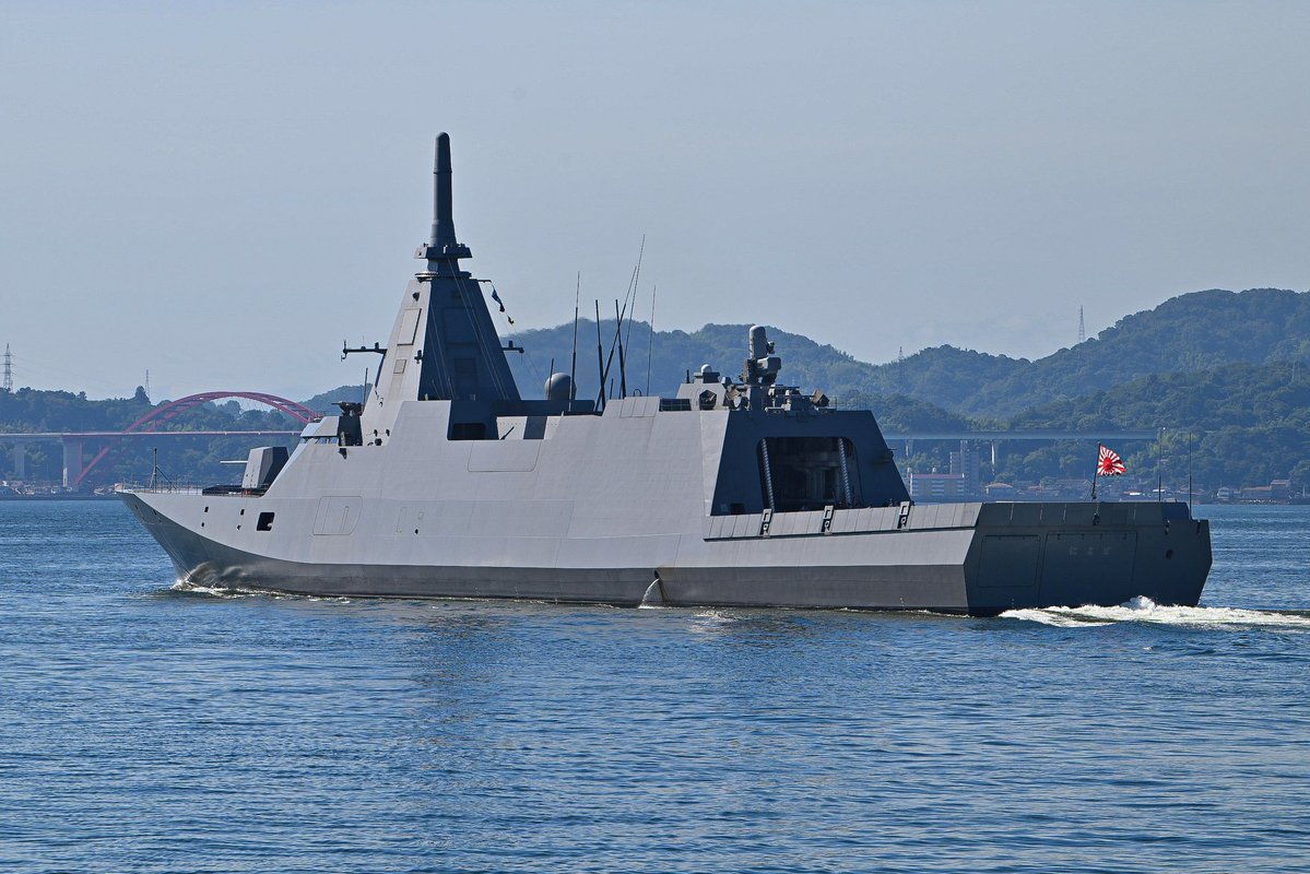 TeamCaris's tweet photo. おはようございます。今朝のおさんぽクルーズで護衛艦によどの入港と遭遇です(^^)。
実は護衛艦によどの動いてる姿はまだ見たことなかったので夏空の背景と相まってスゴく良い光景での撮影でした♪
#呉
#海上自衛隊 https://t.co/VGPI8Ej8Tk