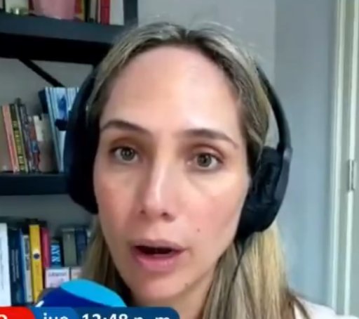 Visi0naria's tweet photo. A la periodista 
@ZuluagaCamila siempre se le ha reconocido por su altanería e irreverencia con sus entrevistados y no por su profesionalismo. Si no hace nada por mejorar eso, así como subió como palma va a caer como coco. ¿Qué opinan? https://t.co/fNdOSSNRIP