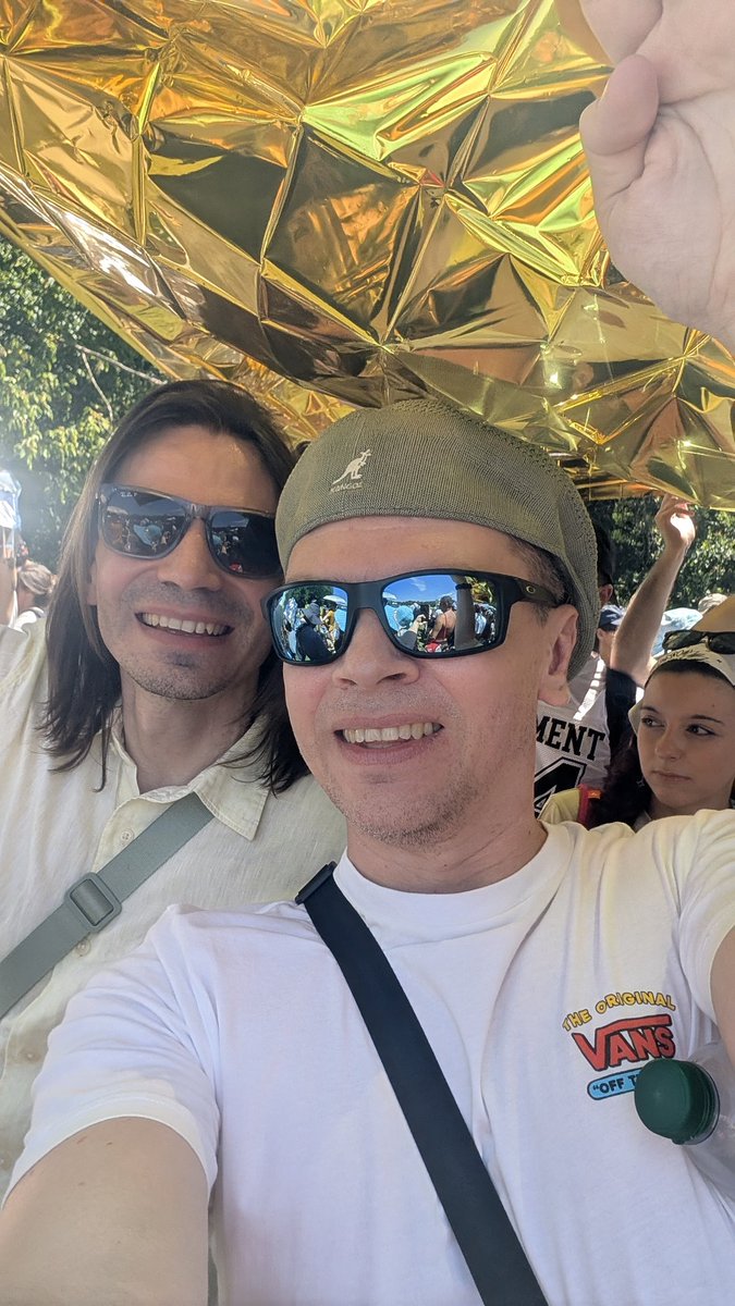 anton150283's tweet photo. Foo Fighters, Milan https://t.co/PGupmI5rXD