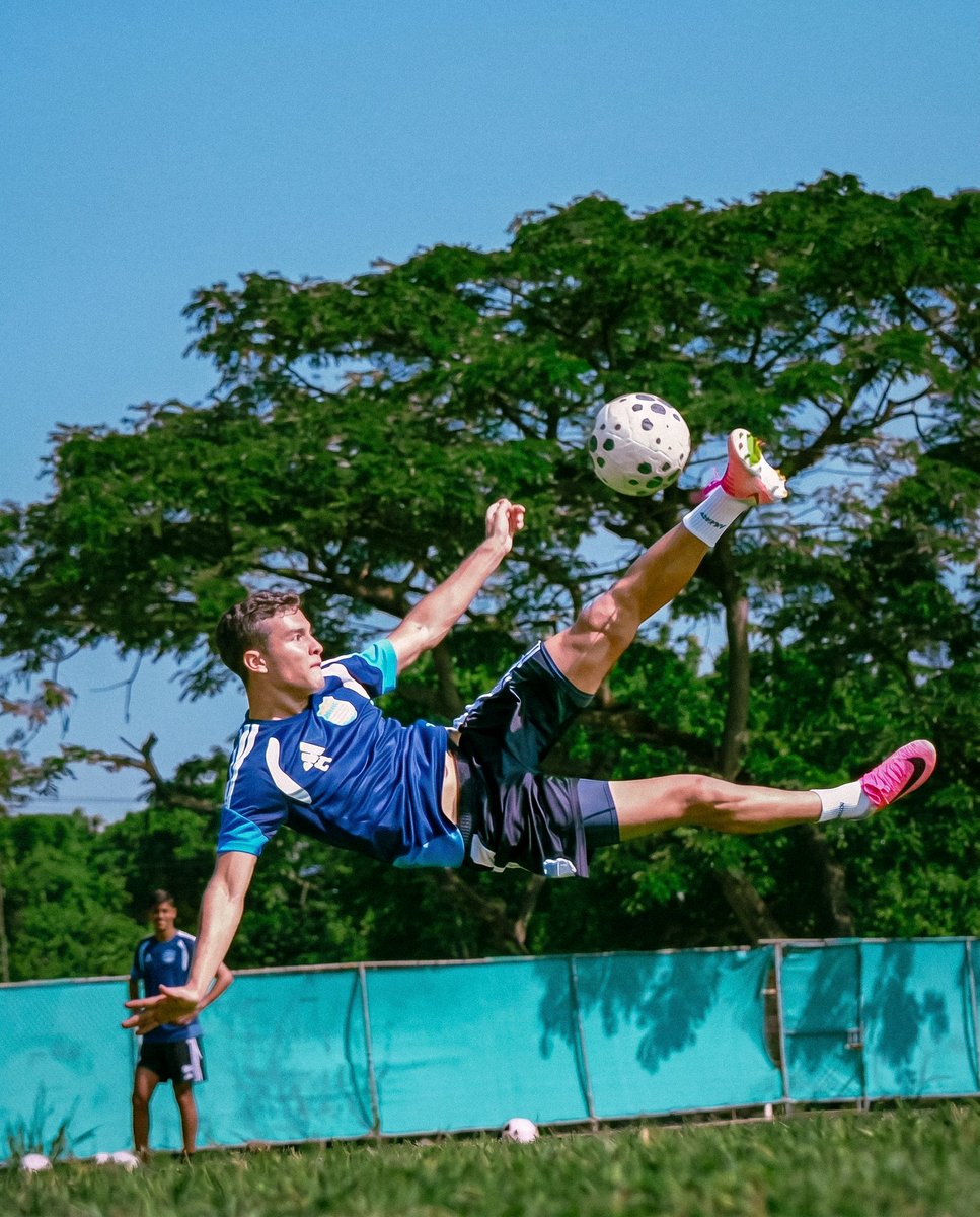 CSEmelec's tweet photo. Si hay foto, hay video. 🎥

#VolviendoASerEmelec 🔵 https://t.co/yTpzF99qbE