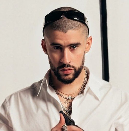 keiveiec's tweet photo. "MR. OCTOBER" fue la canción exclusiva durante la primera función de Bad Bunny en Estocolmo, Suecia. 🇸🇪 https://t.co/HxVqVdaFpc