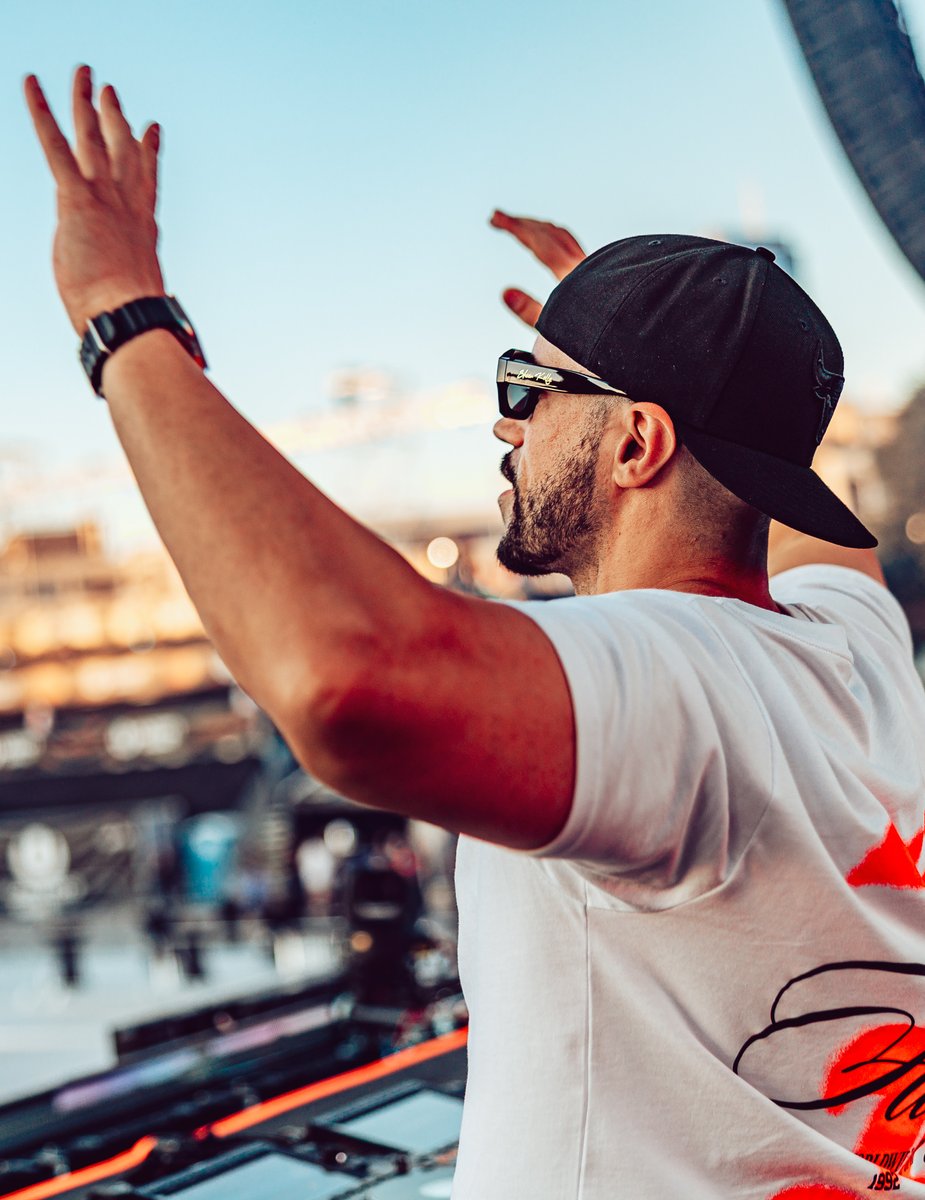 UltraEurope's tweet photo. What a start with @djmykris 🙌 https://t.co/XMJFLxdHGP