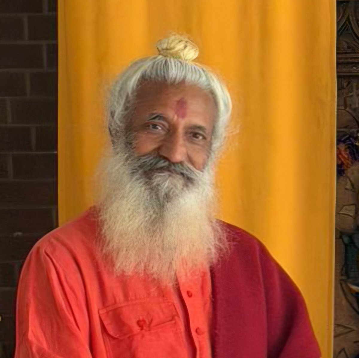 sukadev's tweet photo. Swami Nardananda, Vertreter des Siddha Mahayoga aus Ujjain (Indien), war von Sonntag bis Mittwoch zu Gast im Yoga Vidya Ashram Bad Meinberg.

In seinem Seminar und im Satsang vermittelte er tiefe Meditation, authentische spirituelle Praxis und die Weisheit einer lebendigen indischen Tradition. Solche Begegnungen bereichern den intertraditionellen Austausch und zeigen die Vielfalt des Yoga in seiner ursprünglichen spirituellen Dimension.

Vielen Dank für den inspirierenden Besuch und die wertvollen Impulse. 🙏

#Yoga #Meditation #SiddhaMahayoga #India