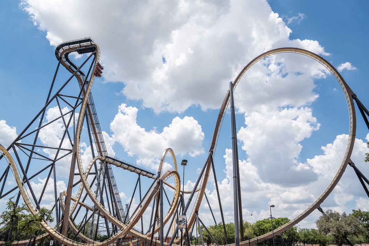 Six Flags Over Texas tweet media