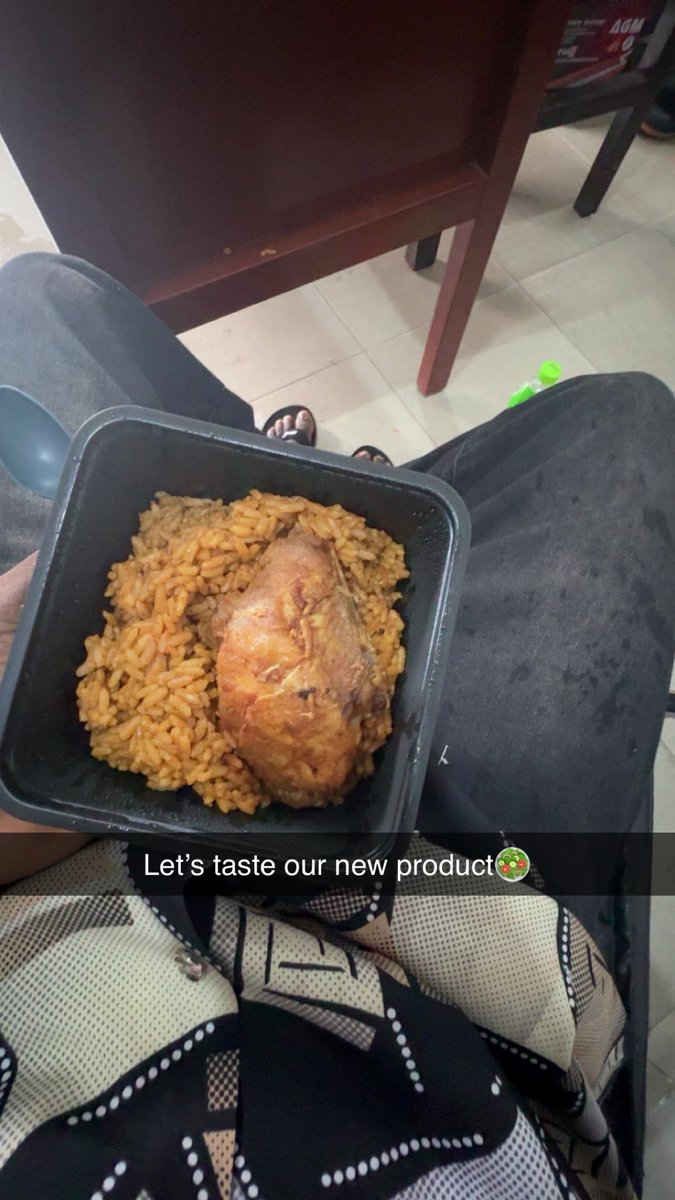 20thCrypto's tweet photo. Unilever’s newest product; Knorr Smokey Party Jollof seasoning was unveiled in Port Harcourt in a colourful way! 

The highlight of the day for me, was getting a taste of the rice prepared with the Knorr Smokey party jollof seasoning😌

Knorr Smokey Party Jollof is here! https://t.co/IhHPjC3h5K