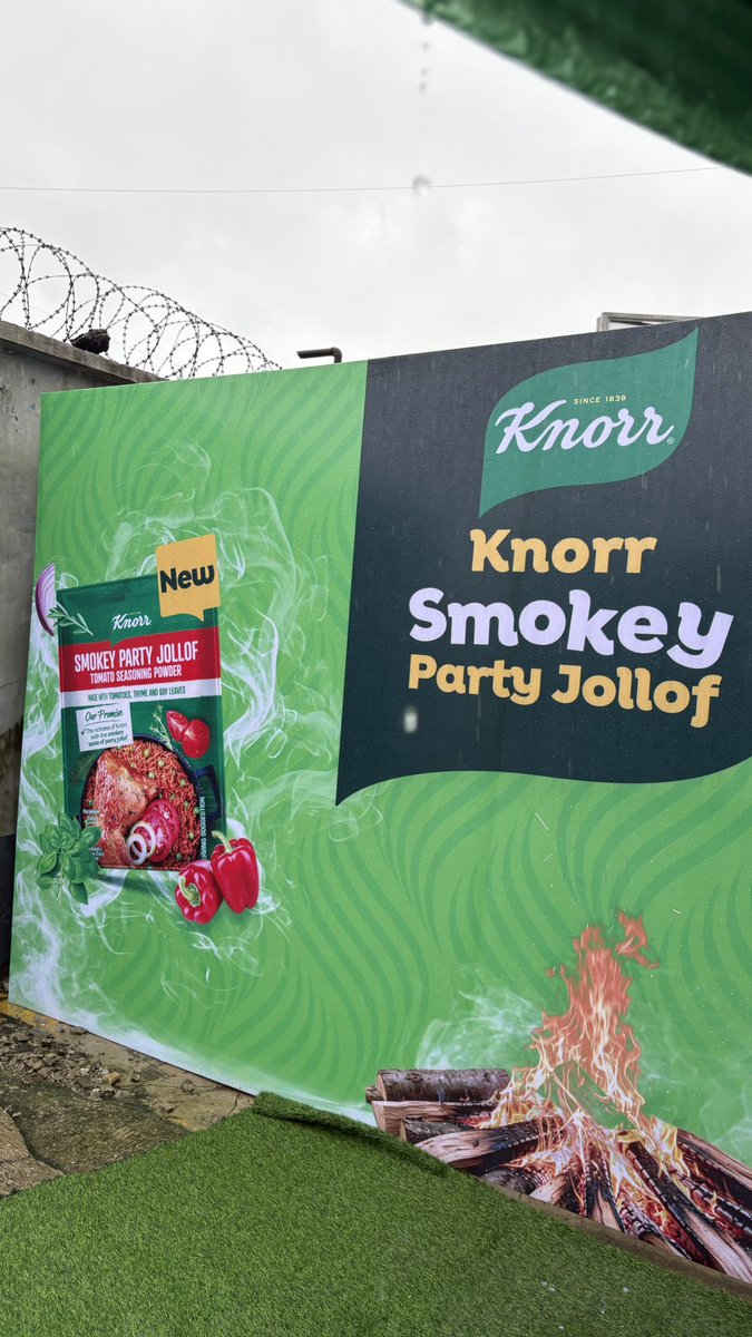 20thCrypto's tweet photo. Unilever’s newest product; Knorr Smokey Party Jollof seasoning was unveiled in Port Harcourt in a colourful way! 

The highlight of the day for me, was getting a taste of the rice prepared with the Knorr Smokey party jollof seasoning😌

Knorr Smokey Party Jollof is here! https://t.co/IhHPjC3h5K