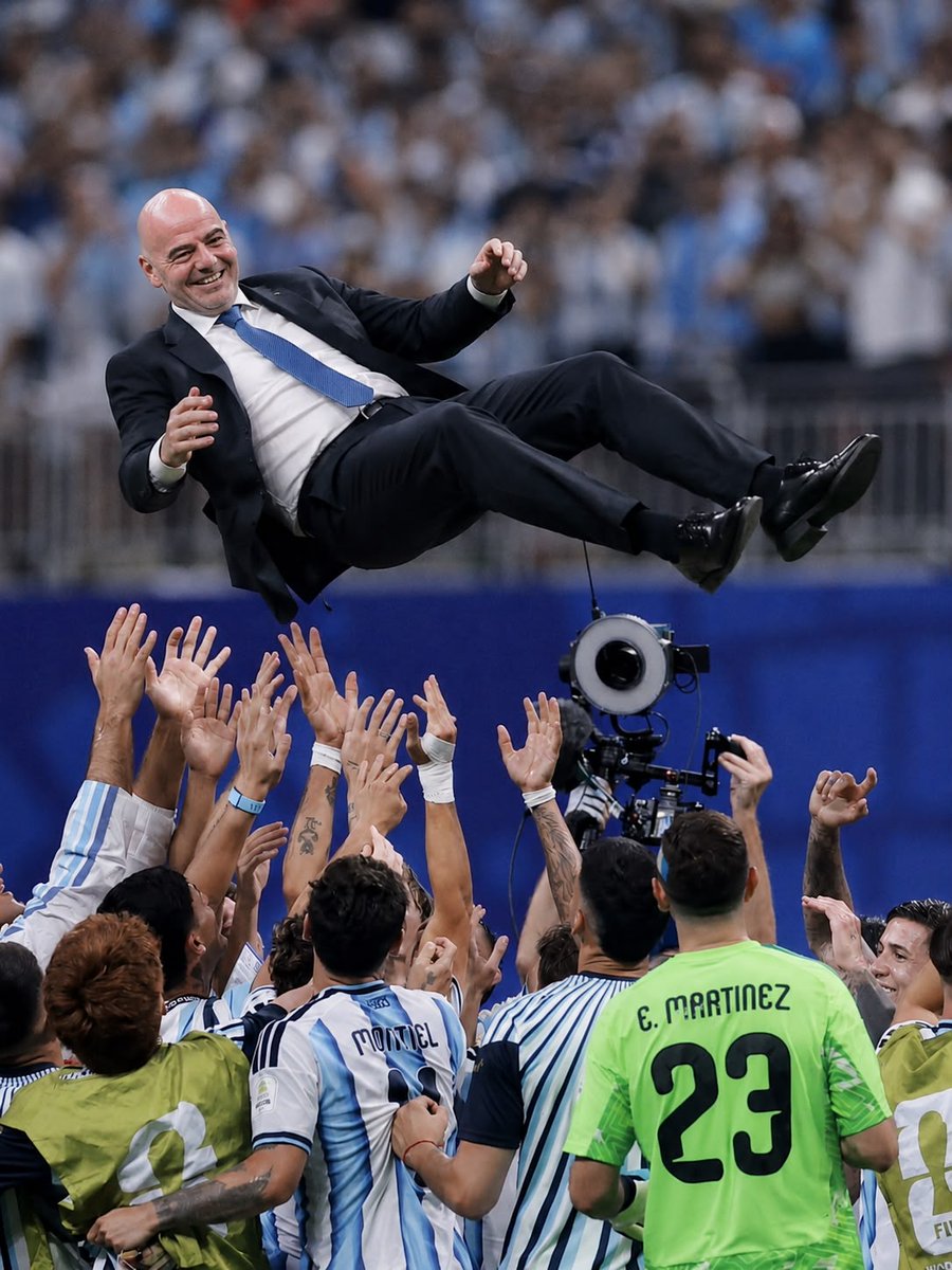 JaviFaz's tweet photo. @Gabbar0099 Infantino https://t.co/UHS7tTk0Or