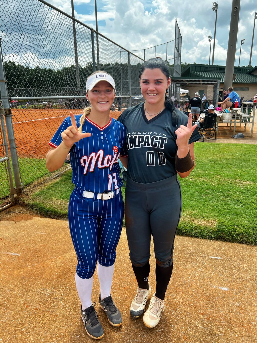 SydneyGonglik1's tweet photo. Got to see my future teammate @jillianwimmer04 💜💛 https://t.co/ICyI9tur4V