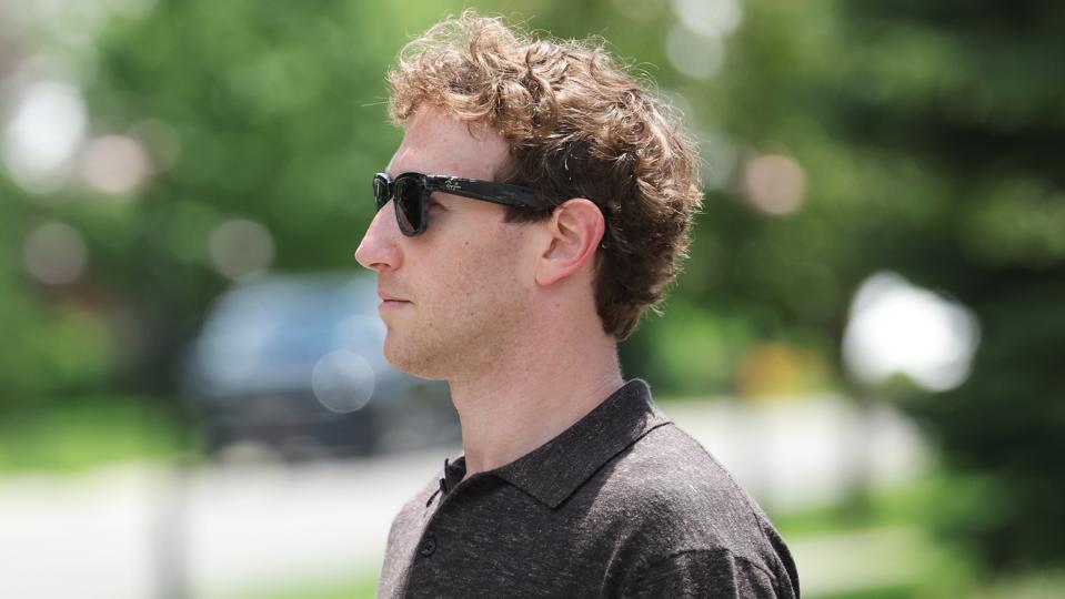 Forbes's tweet photo. Zuckerberg’s Net Worth Swells $12 Billion As Meta Ends Best Week Since 2024
https://t.co/30TDwkGqiP https://t.co/QOzTNMx7K8