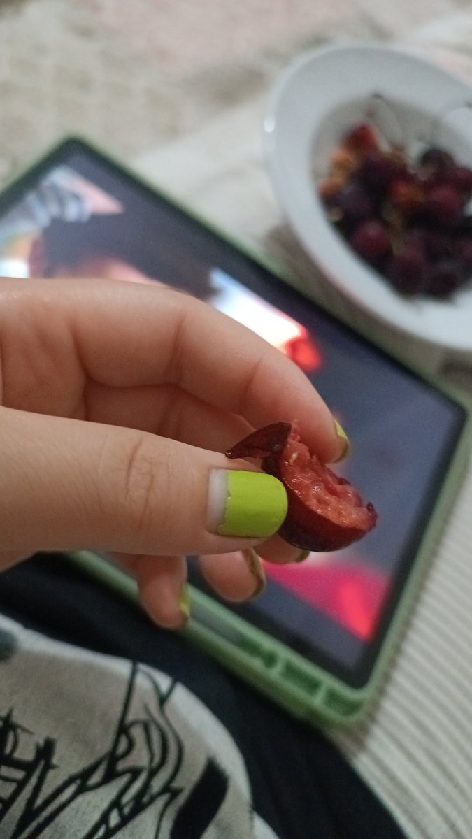 Nankorcaddy's tweet photo. Isırırken işkillendim içini açıp baktım çok özür dileyerek soruyorum biz bu amk meyvesini nasıl yicez https://t.co/SLlovOyIOQ