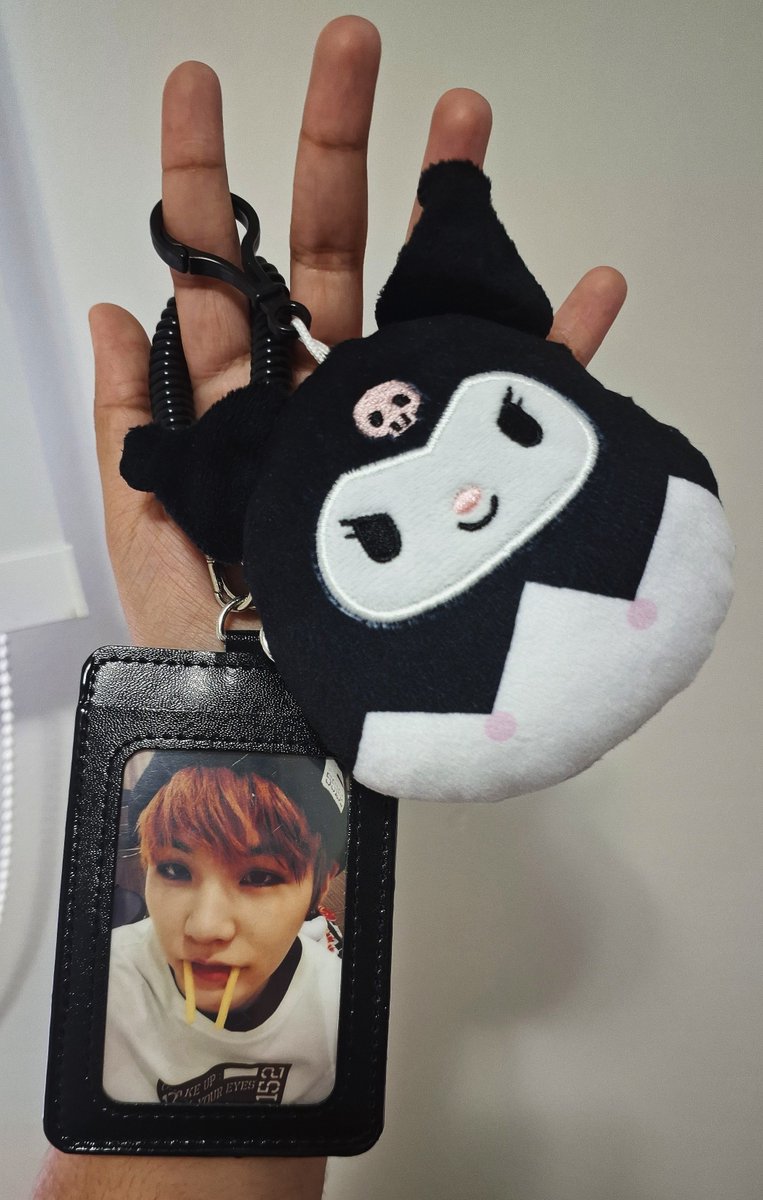 kthlunatic's tweet photo. Kuromi e Yoongi batatinha 🤏 https://t.co/3rJWFkPkCa