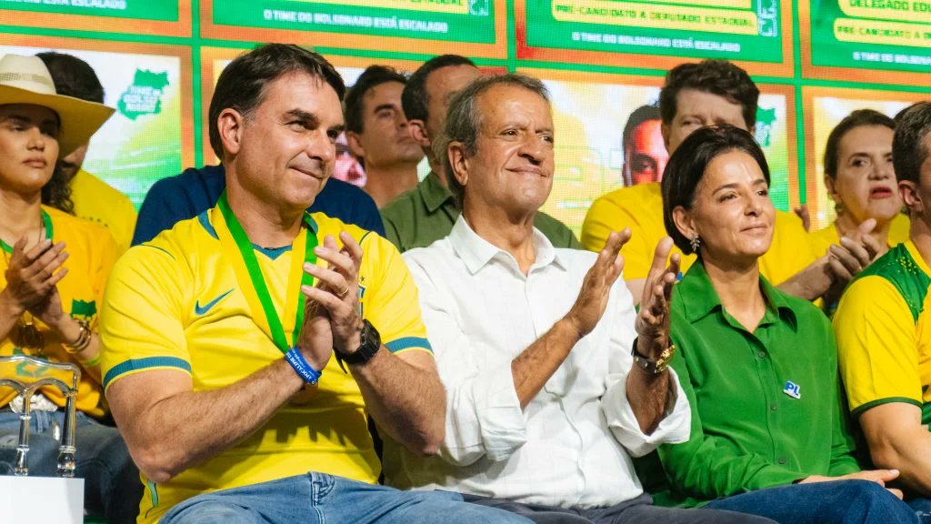 newsbrazil01's tweet photo. #Flávio sai em defesa de #Valdemar e critica PF por caso #Lulinha ... https://t.co/usOF6nF2XZ  #PoliticaBrasileira #STF #PL #CongressoNacional #Noticias https://t.co/kz8CCPAQcB