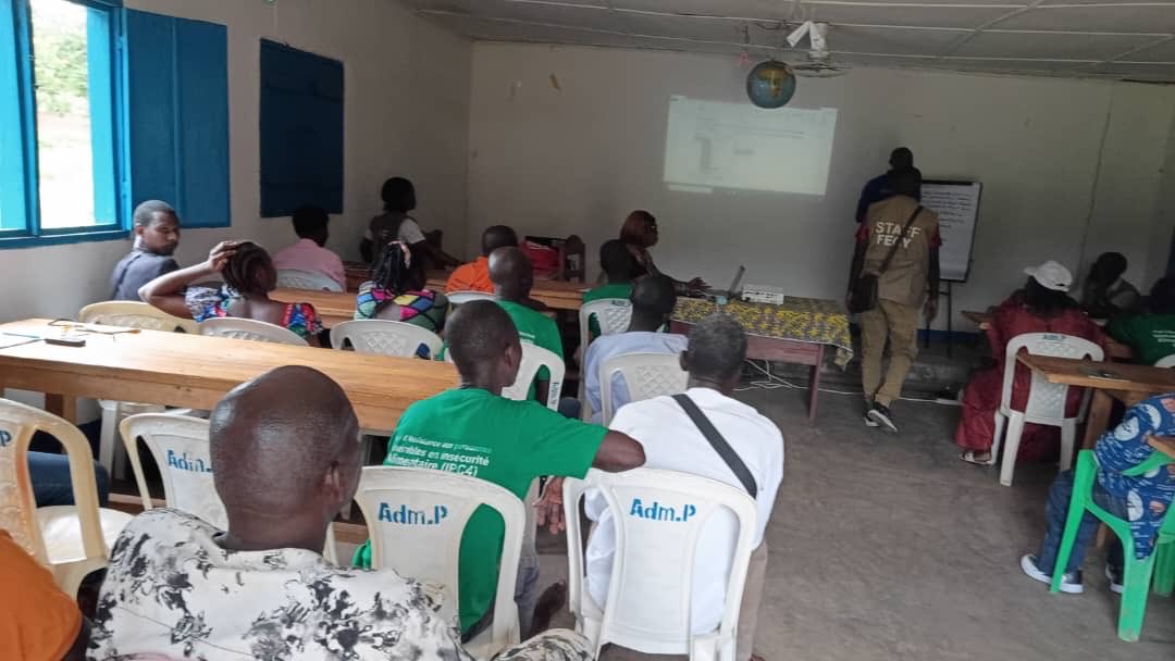 ONGFEGY's tweet photo. @ONGFEGY Formation des 30 leaders communautaires et les staffs du projet sur la protection transversale, la prévention contre les Exploitation et Abus Sexuels, et toute autre forme de violence grand merci à l'appui de @OCHAFunds, @OCHA_CAR https://t.co/s9is9s8F7e