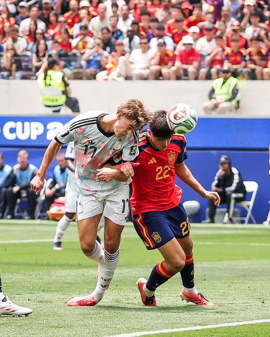 VIPnewssss's tweet photo. Charles De Ketelaere levels it for Belgium. 

The first goal Spain have conceded at the men's World Cup in 650 minutes 🤯
Spain 🇪🇸1-1 Belgium 🇧🇪 https://t.co/bAIrLDr0pD
