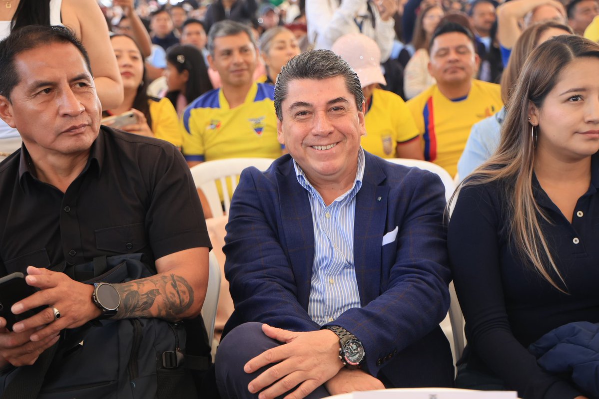 RegistroCivilec's tweet photo. Hoy, el director general @OttnRivadeneira acompañó al Presidente de la República @DanielNoboaOk en la entrega de recursos en beneficio del sector social y productivo de la provincia de #Pichincha. https://t.co/ATpblSlzXh