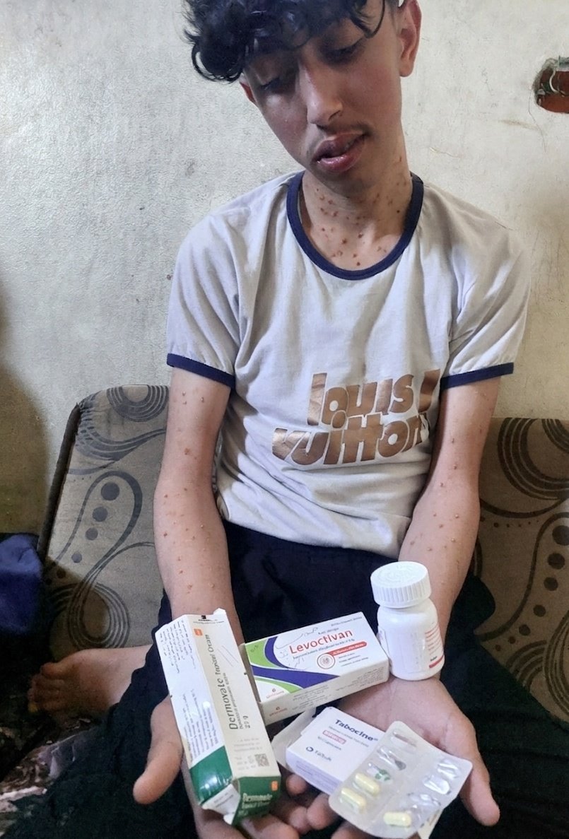 jamil_GZ's tweet photo. 🚨Every day I hope things will get better, but they don't.

The medicine is running out, the pain is getting worse, and I still don't know how I'll afford the next treatment.💊

Please don't let this be another post that disappears without being seen. 🙏
https://t.co/9osqwbU9eG https://t.co/agBK20YEnh