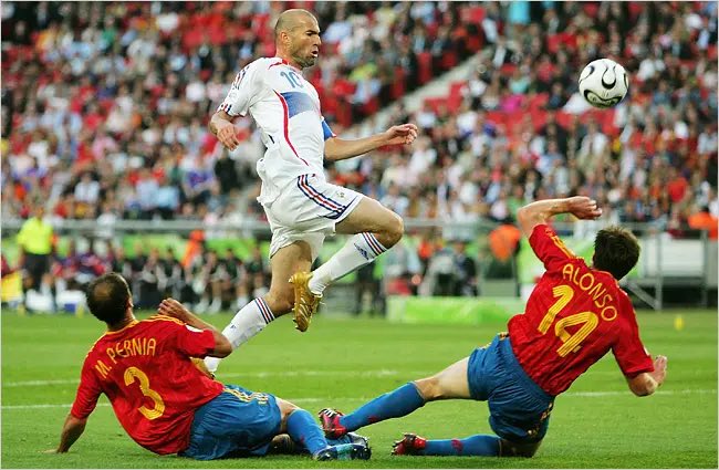 TheEuroFE's tweet photo. 🇪🇸 That’s the first goal Spain have conceded from open play in the knockouts of the FIFA World Cup for 7,318 days.

Zinedine Zidane of France being the last. https://t.co/uv5h9wctsp
