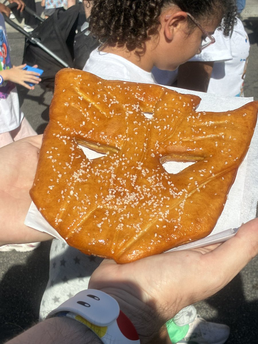 usagemu's tweet photo. Yeah I went on a food adventure while on Vacay…

Will return to normal programming soon!!

Also…

My drawing tablet broke… 😭😭😭 https://t.co/ZZJ65vFpS1