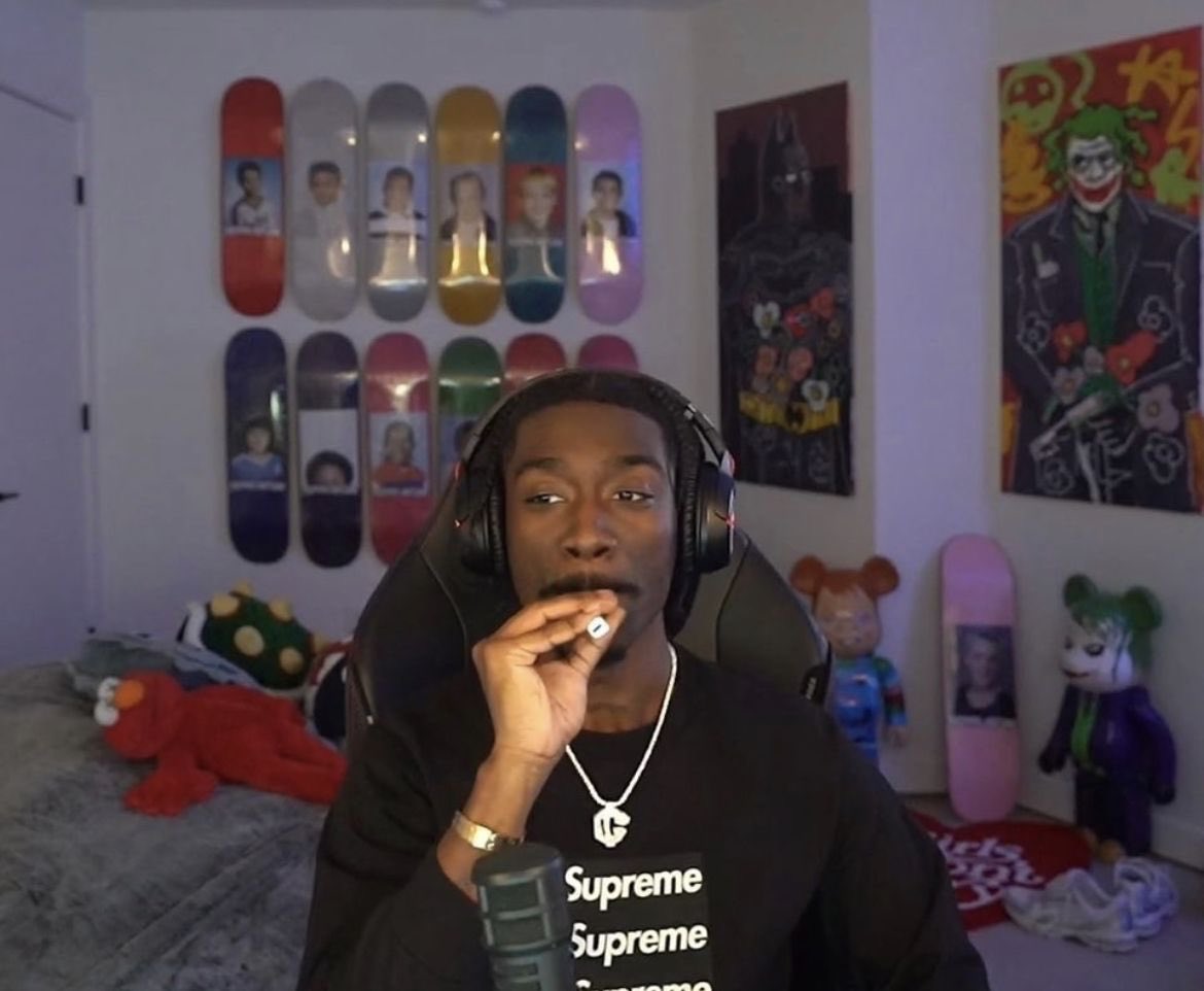 DodoFits's tweet photo. BruceDropEmOff wearing Asspizza Triple Box Logo https://t.co/yFYck2UizB