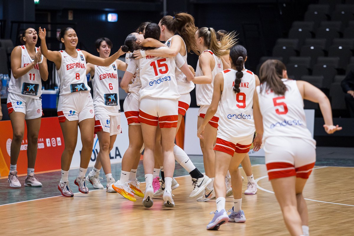 BaloncestoESP's tweet photo. La #U20F 🇪🇸 vuelve a estar entre los cuatro mejores de Europa 🇪🇺

#U20Eurobasket #SomosEquipo https://t.co/4gJp4p51C6