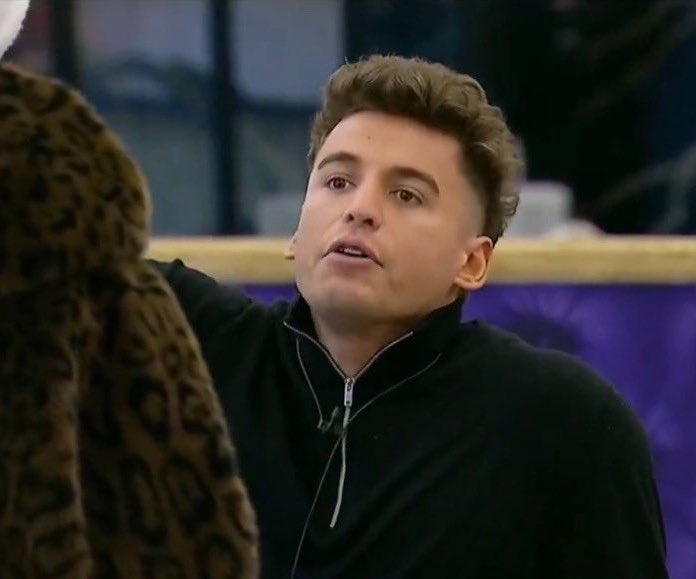itslautrolo's tweet photo. MANU AL 9009 | LE LLEGÓ SU HORA

#GranHermano https://t.co/Q8J2ymqfZJ