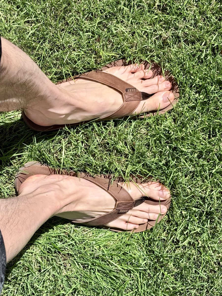 radbadb0y's tweet photo. #barefeet #feet #baresoles #toes #sandals https://t.co/dcBmDNKDvo