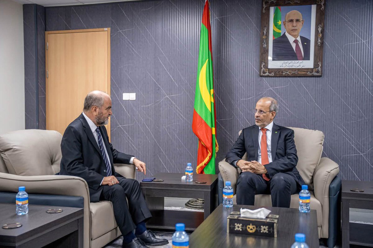 TC_NuaksotBE's tweet photo. L’Ambassadeur Burhan Köroğlu a tenu une réunion avec SEM. Mohamed Maalainine Ould Eyih, Ministre de la Formation professionnelle, de l’Artisanat et des Métiers.

Durant la rencontre, les parties ont examiné les projets de coopération conjoints qu’il est prévu de mettre en œuvre. https://t.co/aGFktJEPBK