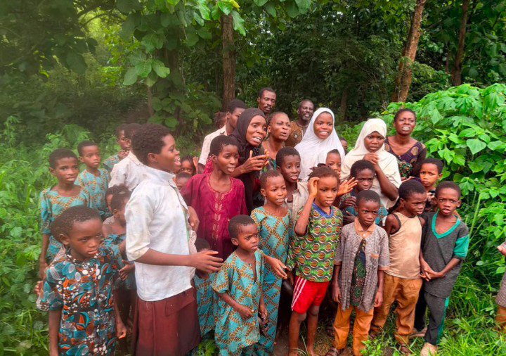 GbolahanOlanyi0's tweet photo. As a survivor of kidnapping and terrorism, I can say with confidence that the government most likely paid a huge ransom to secure the release of those children and teachers.

This country is truly heartbreaking. 💔

Despite everything, I thank God that the children and teachers were reunited with their families. May they find healing after such a traumatic experience.

My deepest condolences to the family of the teacher who was beheaded. May his soul rest in perfect peace. 🕊️😭💔