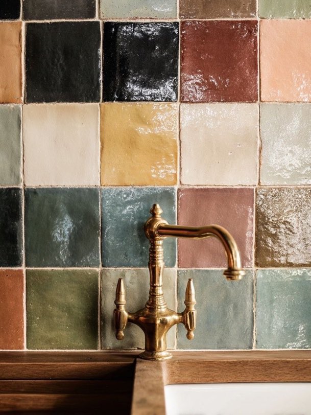 lunecrumbss's tweet photo. the art of tiles https://t.co/pcO5M6kXxN