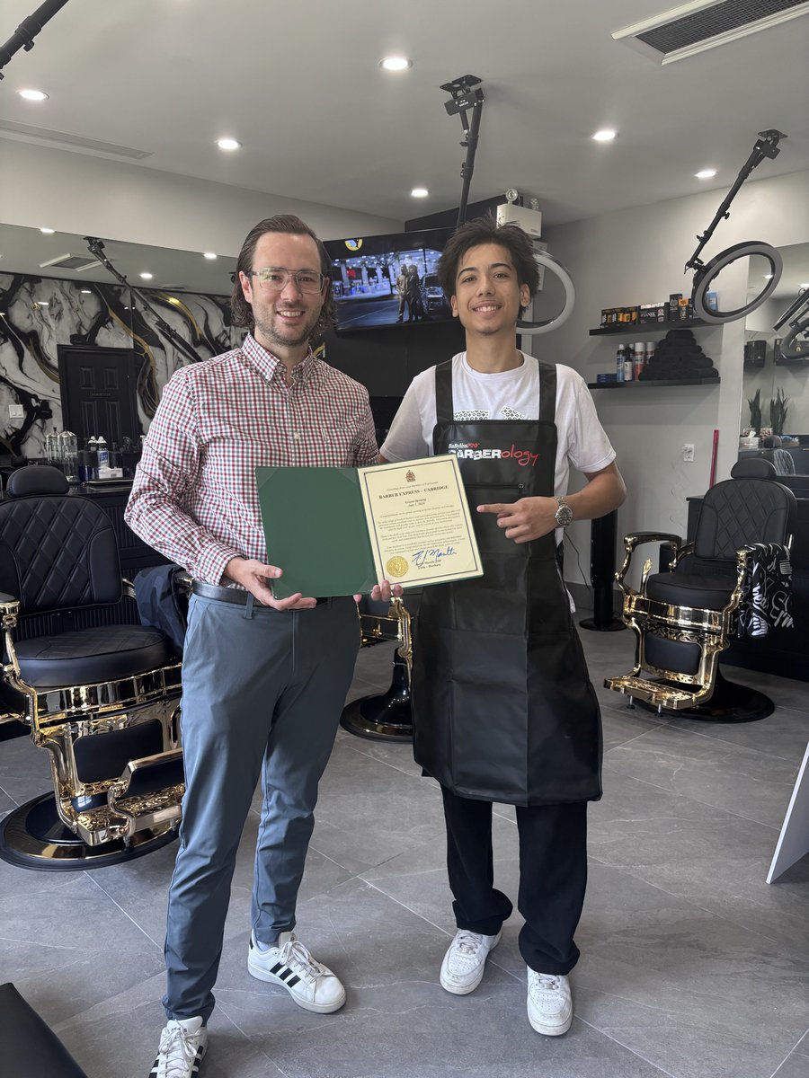 jacobmantle's tweet photo. I'm feeling five pounds lighter!
Thanks for the fresh cut and congratulations to Jay and the crew at Barber's Express - Uxbridge on their grand opening! Wishing you a full book of appointments and many happy clients! #SupportLocal #Uxbridge #Barbershop https://t.co/RHdPl7LXHj