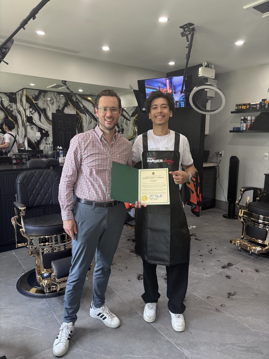 jacobmantle's tweet photo. I'm feeling five pounds lighter!
Thanks for the fresh cut and congratulations to Jay and the crew at Barber's Express - Uxbridge on their grand opening! Wishing you a full book of appointments and many happy clients! #SupportLocal #Uxbridge #Barbershop https://t.co/RHdPl7LXHj