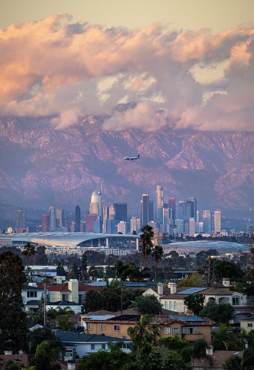 bay_photography's tweet photo. Weekend getaway vibes ✈️

One of the best views of LA, SoFi, Intuit and the San Gabriels https://t.co/lLHY8ZaGLK