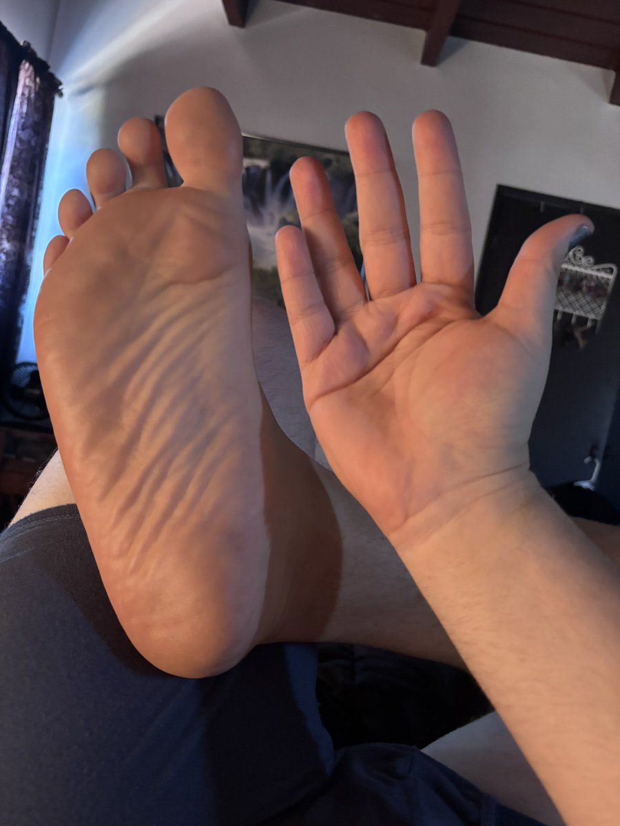 Big_Bear_Feet's tweet photo. Feet vs Hands? 🔥 https://t.co/2AovSoA3ap