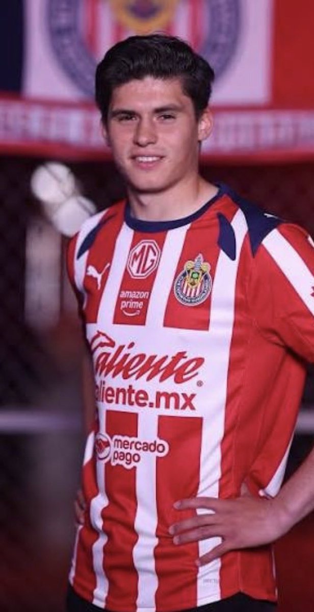 notoriusfatus's tweet photo. @tln_13 @Gael14206 los mexicanos somos de etnias mixtas todos estamos orgullosos de nuestras raíces no como ustedes sudacas con complejos ( que chinguen a su madre las chivas ) https://t.co/r4J6R0VKba