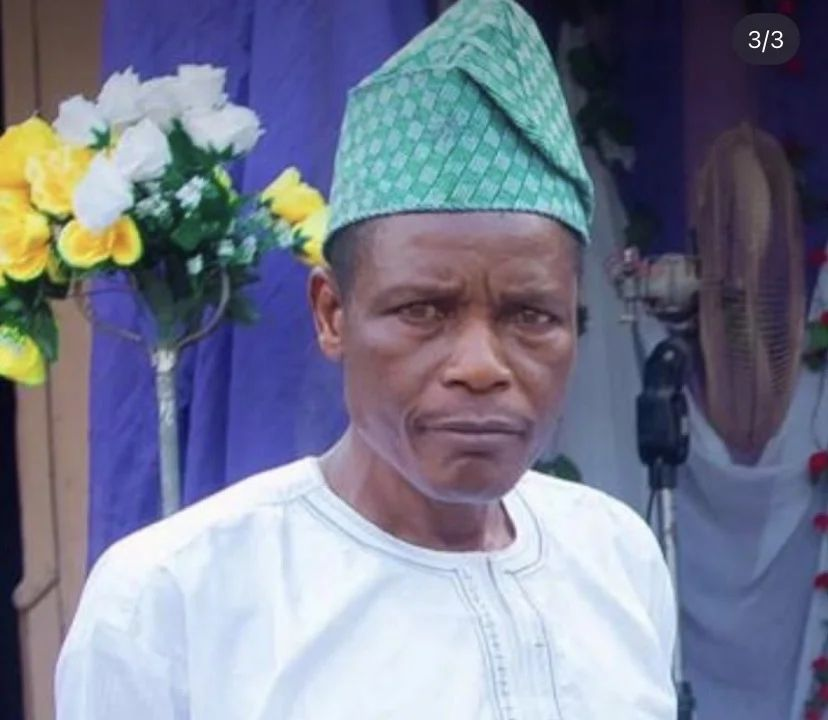 MobilePunch's tweet photo. 𝗢𝘂𝗿 𝘂𝗻𝗰𝗹𝗲 𝗶𝘀 𝗻𝗲𝘃𝗲𝗿 𝗰𝗼𝗺𝗶𝗻𝗴 𝗵𝗼𝗺𝗲, 𝘀𝗹𝗮𝗶𝗻 𝗢𝘆𝗼 𝘁𝗲𝗮𝗰𝗵𝗲𝗿’𝘀 𝗳𝗮𝗺𝗶𝗹𝘆 𝗿𝗲𝗮𝗰𝘁𝘀 𝗮𝗳𝘁𝗲𝗿 𝘃𝗶𝗰𝘁𝗶𝗺𝘀 𝗿𝗲𝗹𝗲𝗮𝘀𝗲

𝗥𝗲𝗮𝗱 𝗠𝗼𝗿𝗲: https://t.co/uKLmoaIwmR https://t.co/AvufjQJliS