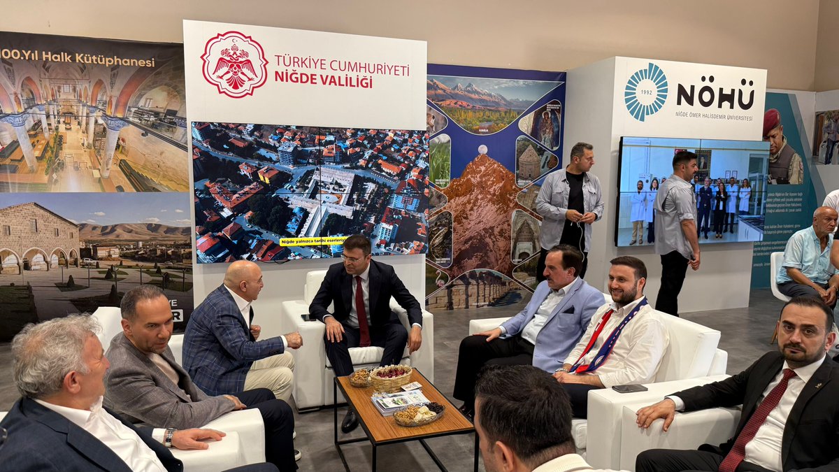 eminkaankaya's tweet photo. Niğde'mizin köklü kültürünü, zengin tarihini ve yöresel değerlerini tanıtmak amacıyla düzenlenen Niğde Tanıtım Günleri programına katılarak hemşehrilerimizle bir araya geldik.

Anadolu'nun kadim şehirlerinden biri olan Niğde'nin kültürel mirasını yaşatan bu anlamlı organizasyonda emeği geçen başta organizasyon komitesi olmak üzere tüm katkı sunanlara teşekkür ediyoruz.

Kültürümüzü, kardeşliğimizi ve birlik ruhumuzu yaşatan bu tür etkinliklerin artarak devam etmesini temenni ediyor; misafirperverlikleri dolayısıyla tüm Niğdeli hemşehrilerimize şükranlarımızı sunuyoruz.
