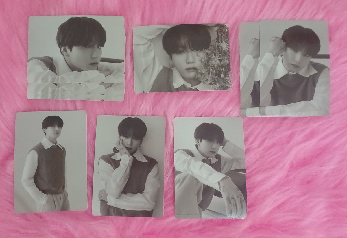 katsstore_kpop's tweet photo. VENDO 
Photocards monochrome BTS
R$20,00 cada + frete nacional 

Tenho feedback positivo no fixado 🤗 https://t.co/MKUzpOnyJZ