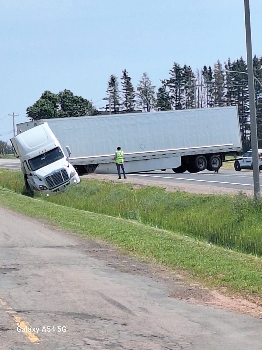 hijackedsociety's tweet photo. Wow example 30 this week. A mom and her kids could be dead.
A Mom gives proof Transport Canada nor our judicial system is doing their job to keep Canadians safe. Its a continued game of Russian roulette on our highways with untrained drivers with bought licenses driving lethal weapons
@stevenmackinnon
@SeanFraserMP
@MarkJCarney
Excerpt:
I knew this. But today made it personal. We are not safe on our highways.
This POS pulled a U-turn on the trans Canada highway right in front of me. With my loaded horse trailer and two children. Doing 90 km/h.
He cut it so hard he jackknifed the rig trying to get to the Summerside off ramp.
My defensive driving/engine breaks got us safely off the road.
To the kind (and only?!) gentleman named Josh who helped me call the police and directed traffic by himself for 30 min (also, wtf?!) and who gave me a big hug to help calm me down. THANK YOU. He was an angel in that moment.
The girls were shaken up but ok. Dottie my horse is ok from what I can tell. I am ok physically. Mentally a wreck. We could all be dead. Let me tell you again. We are not safe.